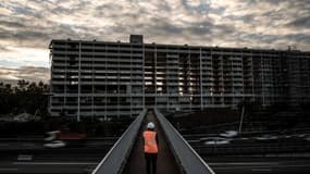 À l'entrée de Lyon, la démolition symbolique de "l'unité de construction numéro 1"