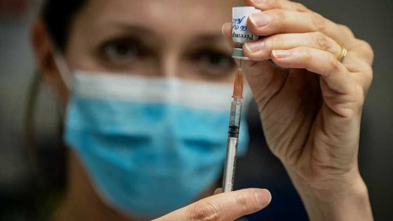 Covid-19: plus de 80.000 personnes vaccinées cette semaine en France, dont 36.000 ce vendredi