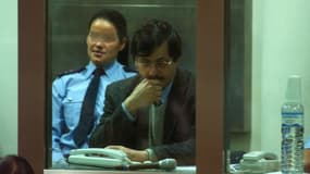 Marc Dutroux dans le box des accusés au tribunal d'Arlon, en Belgique, le 21 juin 2004. 