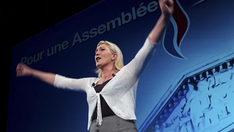 Après son score "historique" à l'élection présidentielle, Marine Le Pen espère arracher des sièges de députés après quasiment 26 ans d'exclusion de l'Assemblée Nationale. /Photo prise le 1er juin 2012/REUTERS/Julien Muguet