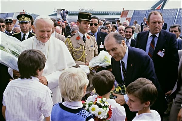 Jean-Paul II et François Mitterrand à l'aéroport de Tarbes le 14 août 1984