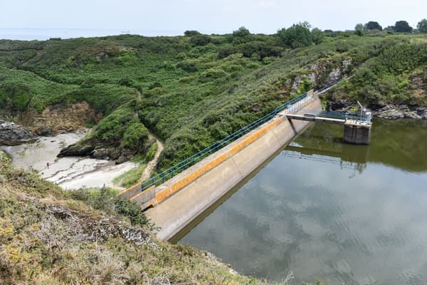 La réserve d'eau de Port Melin à Groix, en Bretagne, le 21 juin 2022. La réserve d'eau de Port Melin à Groix, en Bretagne, le 21 juin 2022.