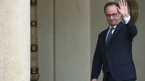 François Hollande devant l'Elysée le 18 mars 2015