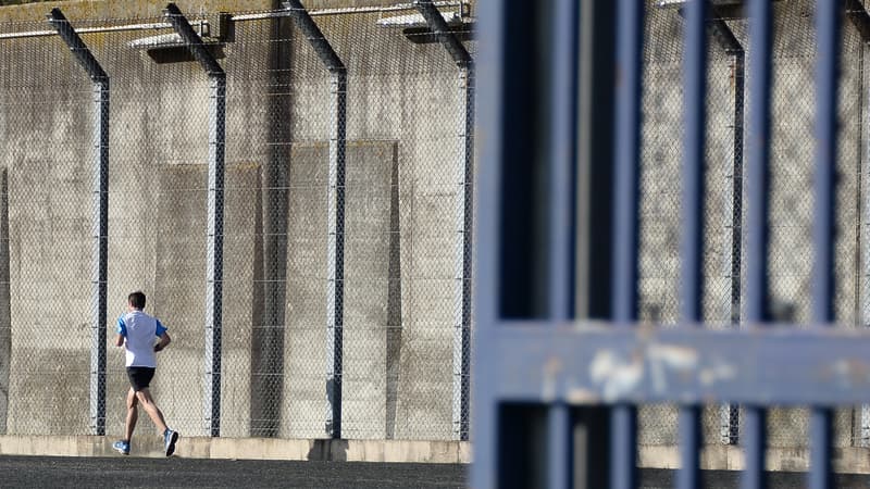 Un homme s'est pendu à l'aide de ses lacets dans sa cellule