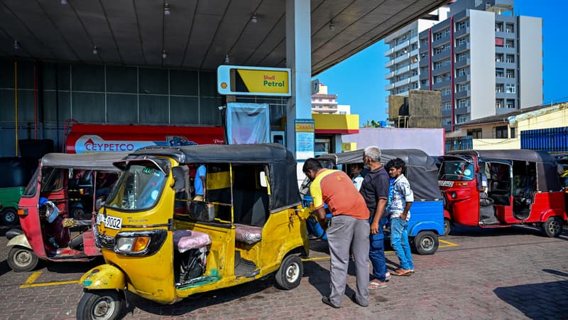 Le Sri Lanka augmente de 25% les prix des carburants: c'est la deuxième hausse en quinze jours (qui est liée aux difficultés d'approvisionnement à cause de la guerre au Moyen-Orient)