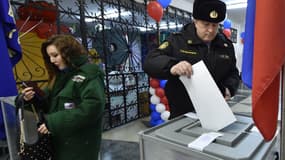 Un bureau de vote installé au cosmodrome russe de Baïkonour, au Kazakhstan, le 18 mars. 