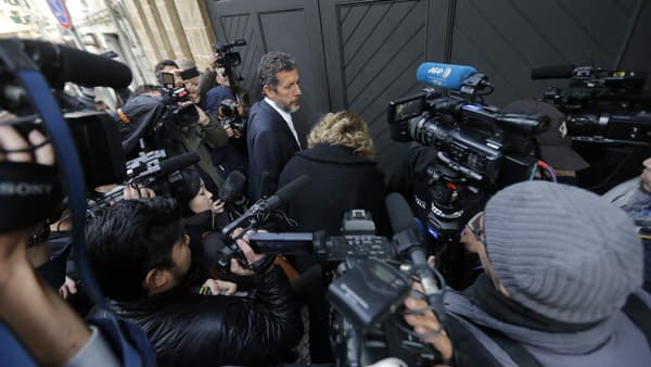 Des visiteurs arrivent ce jeudi dans la villa achetée par Nissan pour Carlos Ghosn, à Beyrouth au Liban. Des visiteurs arrivent ce jeudi dans la villa achetée par Nissan pour Carlos Ghosn, à Beyrouth au Liban.