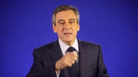 "Ne baissez pas les yeux!", l'appel de François Fillon à ses soutiens