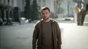 Volodymyr Zelensky s'adresse aux Ukrainiens dans une nouvelle vidéo Youtube ce lundi.