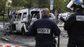 Des policiers à Viry-Châtillon.