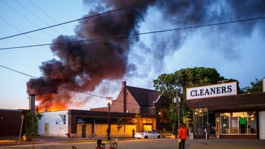Une troisième nuit d'émeute a eu lieu à Minneapolis.