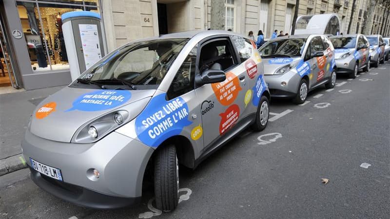 Autolib poursuit le plan de déploiement de ses infrastructures et de ses véhicules malgré l'interdiction de son nom, selon le directeur général commercial de la société de voitures électriques en libre service, filiale du groupe Bolloré. /Photo prise le 2