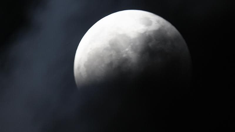 Convaincu d'être passé à côté du grand amour un jour d'éclipse en Alsace, un Toulousain de 37 ans a persécuté pendant douze ans lors des éclipses de lune ou de soleil l'auberge de jeunesse de Saverne, dans le Bas-Rhin, qu'il jugeait responsable de son éch