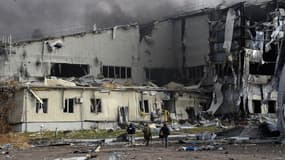 Après des bombardements de l'aéroport international Sergey Prokofiev de Donetsk, le 10 octobre 2014.