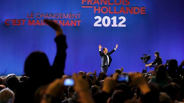 Lors de son premier grand meeting de campagne, au Bourget près de Paris, François Hollande a fait dimanche de l'argent-roi le principal adversaire du quinquennat à venir, s'il est élu président le 6 mai prochain. /Photo prise le 22 janvier 2012/REUTERS/Go