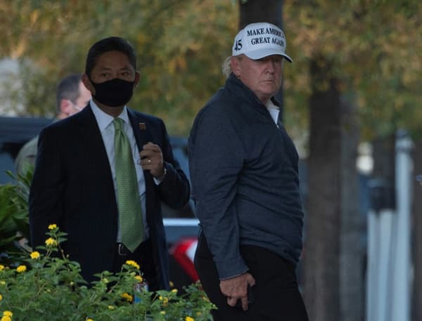 Le président amércain Donald Trump rentre à la Maison ke 7 novembre 2020 quelques heures après l'annonce de sa défaite face à Joe Biden qui lui succédera le 20 janvier 2021 Le président amércain Donald Trump rentre à la Maison ke 7 novembre 2020 quelques heures après l'annonce de sa défaite face à Joe Biden qui lui succédera le 20 janvier 2021