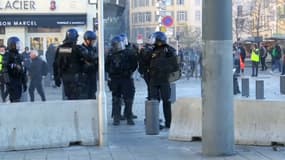 Des images de policiers lors d'une manifestation à Marseille en 2019