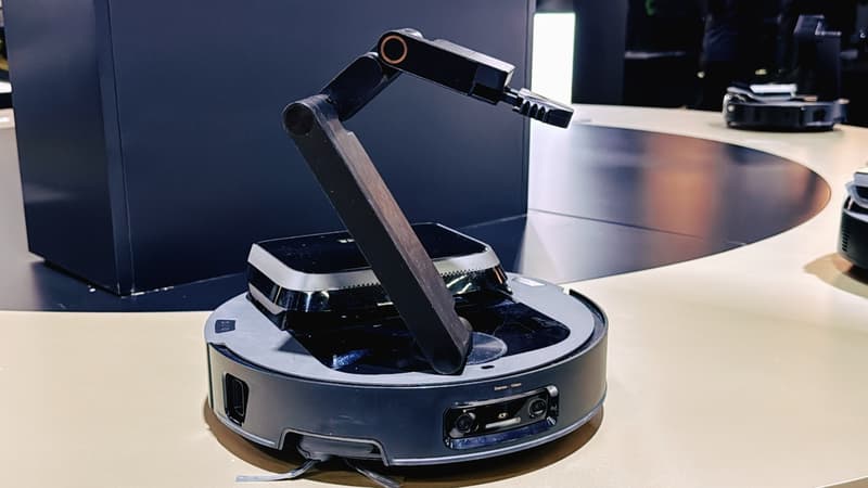 Le Cyber10 Ultra, de Dreame, avec son bras "bionique".