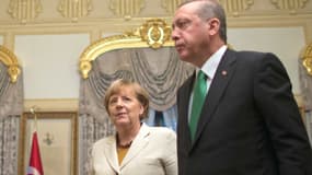 La chancelière allemande Angela Merkel et le président turc Recep Tayyip Erdogan lors d'une réunion sur la crise des migrants le 18 octobre 2015 à Istanbul.