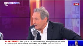 Gérard Davet sur le refus d'Emmanuel Macron de reconfiner le pays en janvier: "Ces choix-là sont questionnables"