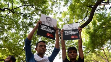 Des manifestants indiens lors d'un rassemblement dénonçant les violences subies par les journalistes