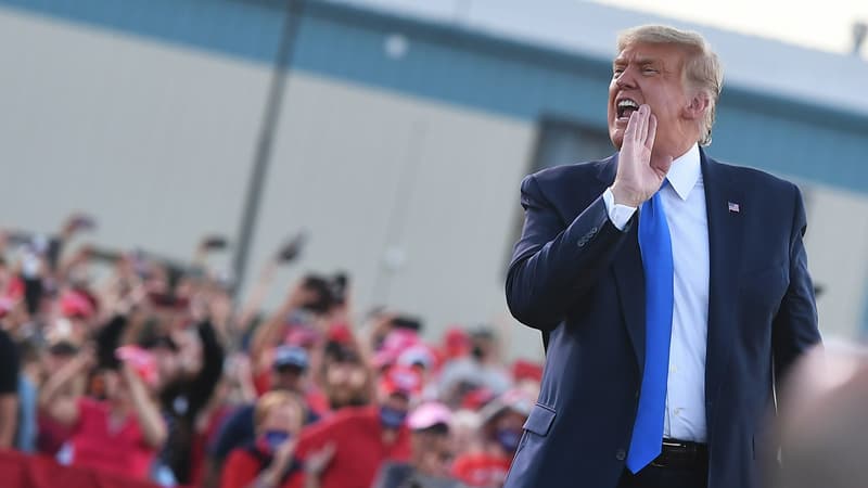 Le président américain Donald Trump en déplacement à l'aéroport de Carson City, dans le Nevada, le 18 octobre 2020.