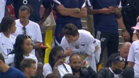 Véronique Rabiot parlant à Wilfrid Mbappé