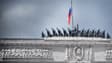 Le drapeau russe flotte au-dessus du ministère de la Défense à Moscou le 14 mai 2024.