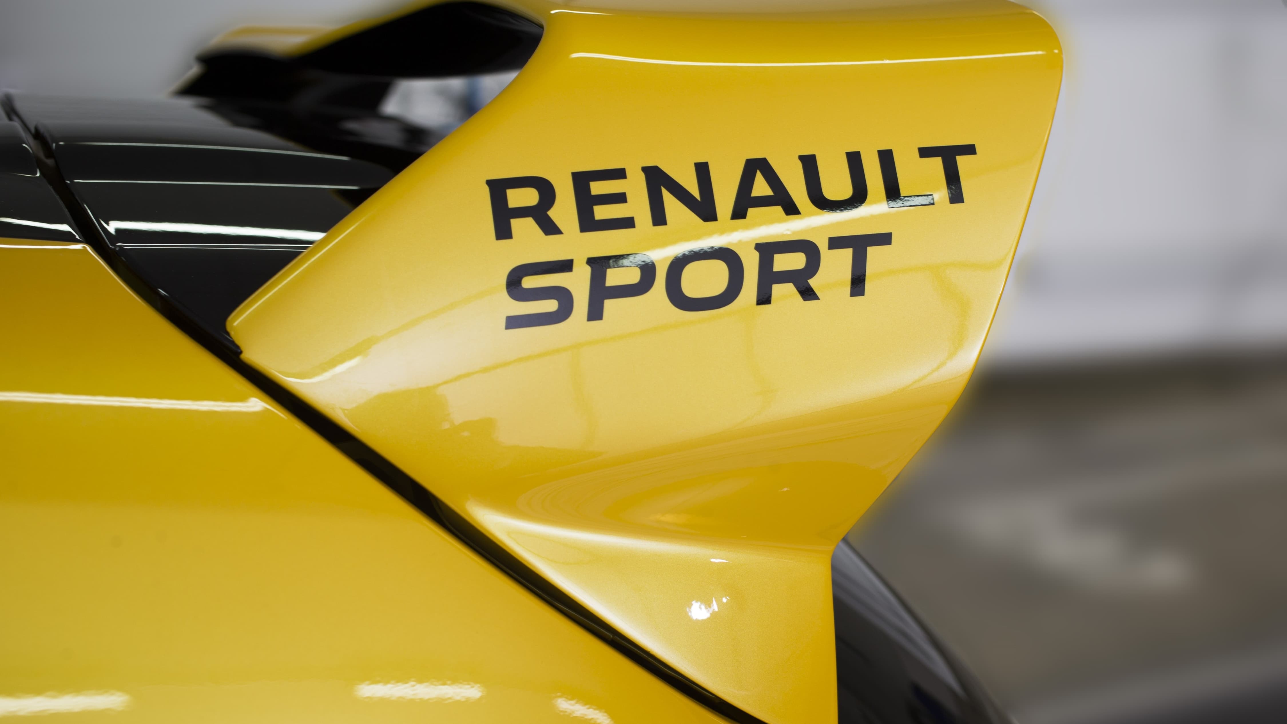 La Clio R.S. 16 s'habille aux couleurs des monoplaces F1 de Renault Sport.