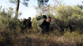 Des soldats s'entraînent sur le terrain militaire de Captieux, à cheval entre les Landes et la Gironde, le 4 novembre 2015