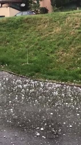 Grêle à saint clément sur Valsonne - Témoins BFMTV