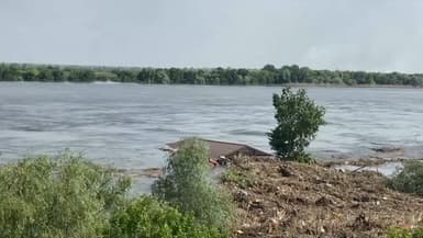 Une maison emportée par les eaux du Dniepr, région de Kherson, juin 2023