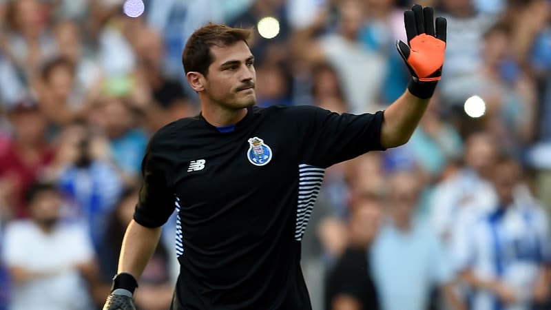 Iker Casillas, désormais au FC Porto, soigne les supporters du Real où il a passé plus de quinze ans.