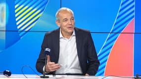 Louis-Carl Vignon, président de Ford France, sur le plateau de BFM Business, le 17 décembre 2025. 