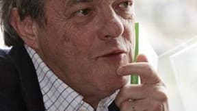 Jean-Louis Borloo estime dans Le Figaro que "la droite et le centre ont toujours eu besoin de deux candidats" pour remporter l'élection présidentielle sous la Ve République. /Photo prise le 30 avril 2011/REUTERS/Pascal Parrot