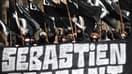 Des membres du groupe d'extrême droite "Comité du 9 Mai" se rassemblent pour commémorer le 29e anniversaire de la mort de Sébastien Deyzieu, du groupe ultranationaliste "Œuvre française", lors d'un rassemblement à Paris, le 6 mai 2023.