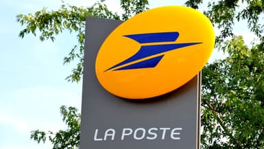 Le logo de La Poste, à Hazebrouck (Nord), le 29 août 2013 (photo d'illustration).
