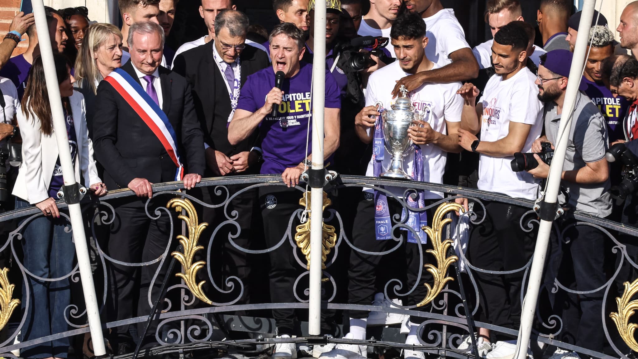 Les joueurs sont passés par la mairie de Toulouse.