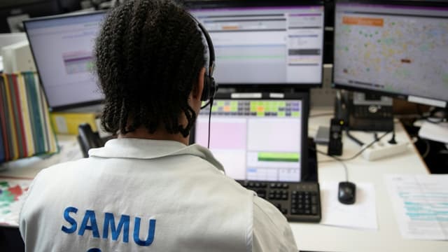 Un opérateur du centre de régulation du Samu 94 à l'hôpital Henri Mondor de Créteil, le 6 mars 2020 (Photo d'illustration)