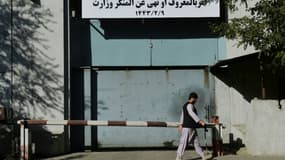 Le panneau du ministère de la Promotion de la vertu et de la Prévention du vice a remplacé celui du ministère des Affaires féminines le 17 septembre 2021 à Kaboul