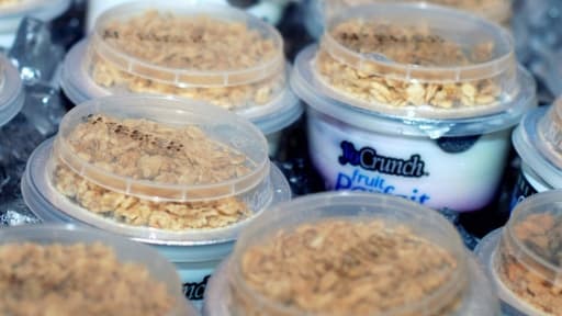 La marque YoCrunch vend des yaourts avec "toppings", des garnitures sucrées ou croustillantes.