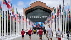 La façade de la cantine du village olympique des JO de Paris, en Seine-Saint-Denis (le 22/07/2024)