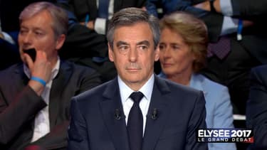 François Fillon s'est dit d'accord pour une nationalisation ponctuelle des chantiers navals de Saint-Nazaire.