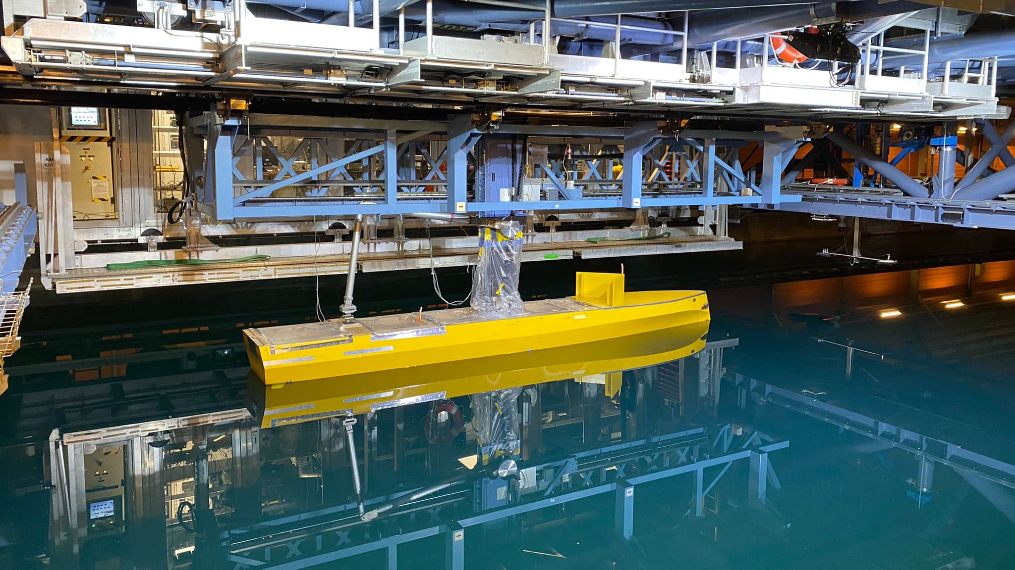 La frégate de défense et d'intervention (FDI) dans le B600, un bassin de 600 mètres de long unique en Europe La frégate de défense et d'intervention (FDI) dans le B600, un bassin de 600 mètres de long unique en Europe