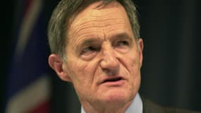 Le ministre français de l'Économie et des Finances Francis Mer, le 17 mai 2003 dans la salle du centre international de Deauville.