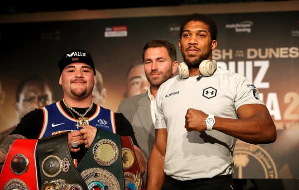 Anthony Joshua (à droite) est désormais le challenger du champion Andy Ruiz Jr