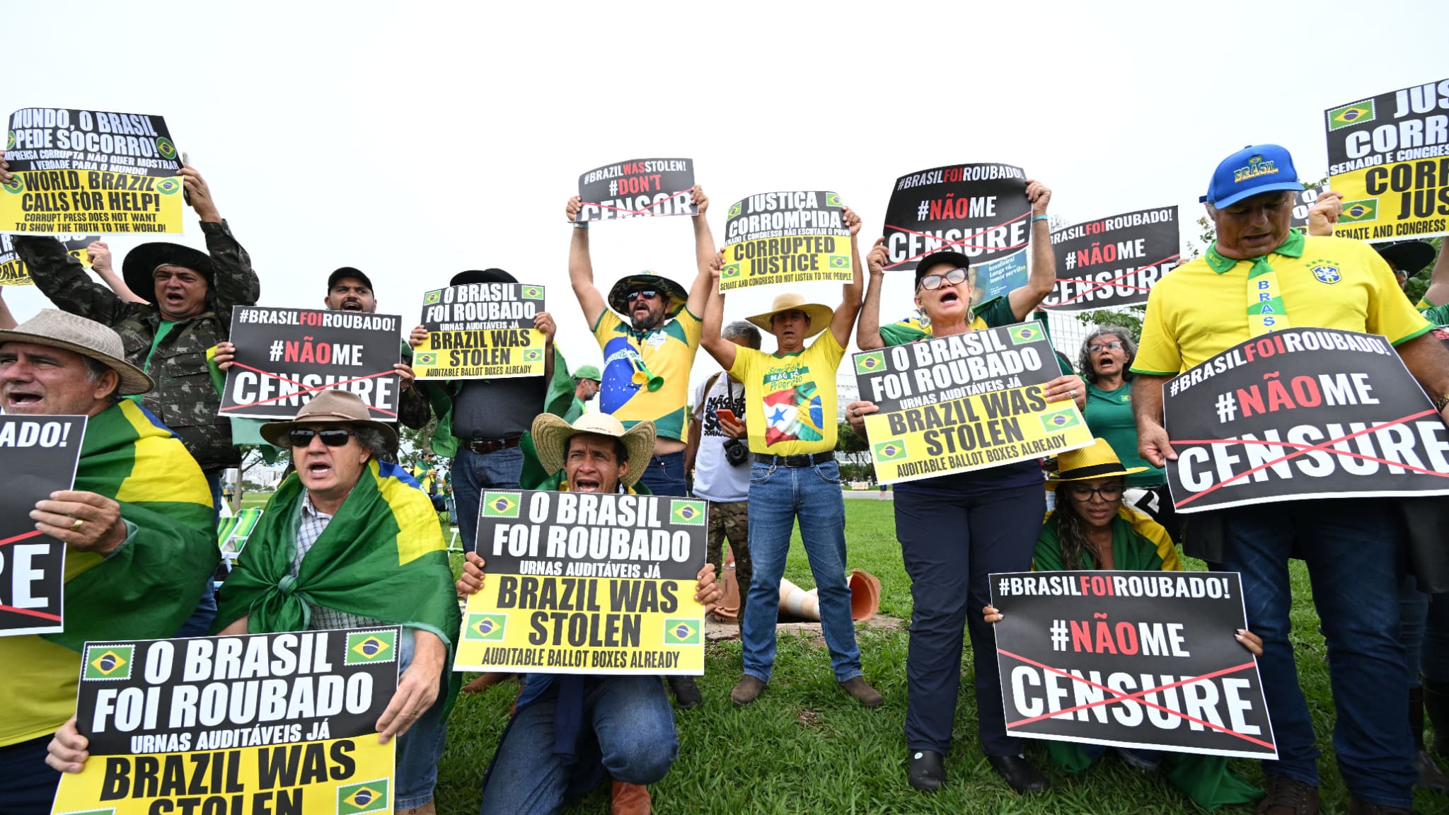 Des partisans de Jair Bolsonaro contestent la victoire de Lula, à Brasilia le 30 décembre 2022