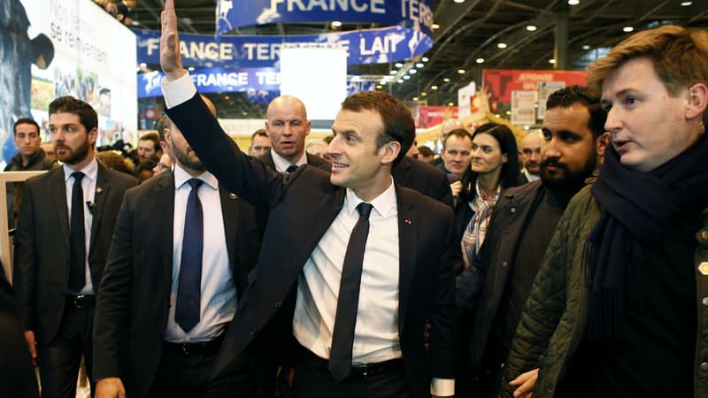 Emmanuel Macron dans les allées du Salon de l'agriculture, samedi 24 février 2018
