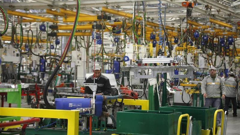 La nouvelle usine Renault à Melloussa, à 30 km de Tanger. Surgissant de nulle part, la nouvelle usine marocaine de Renault où sera produit un monospace bon marché baptisé "Lodgy", est confrontée à plusieurs défis de taille, à commencer par le recrutement