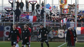 L'OL et ses supporters sur le terrain d'Ajaccio, le 29janvier 2023
